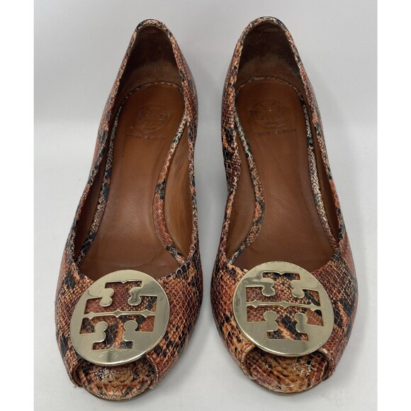 Tory Burch Peep Toe Wedge Heels Snakeskin Pattern Gold Logo Size 9 - Picture 1 of 7